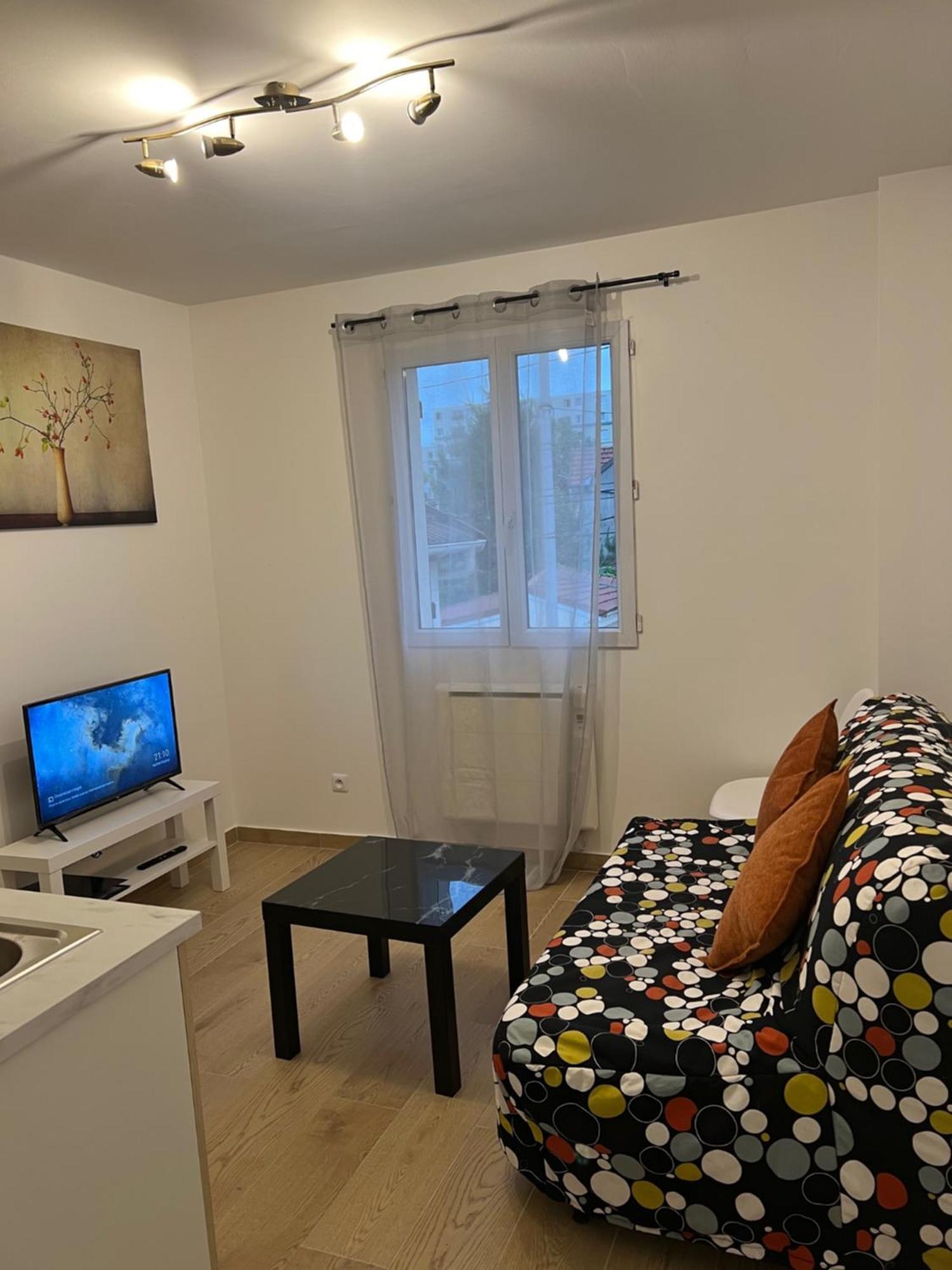 Lumineux Pres Metro Apartment *